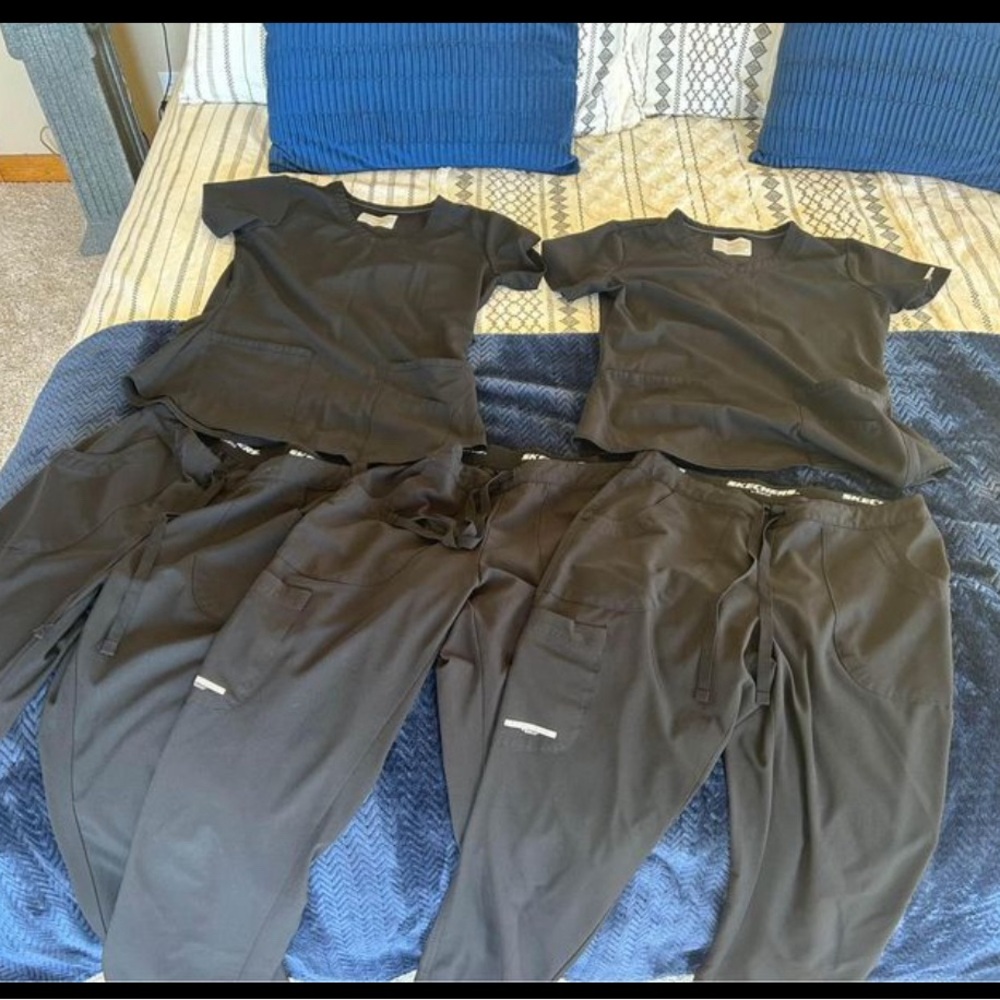 7 piece set 5 Skechers Barco Women’s Scrubs Size Small & 2 Greys Anatomy Barco.